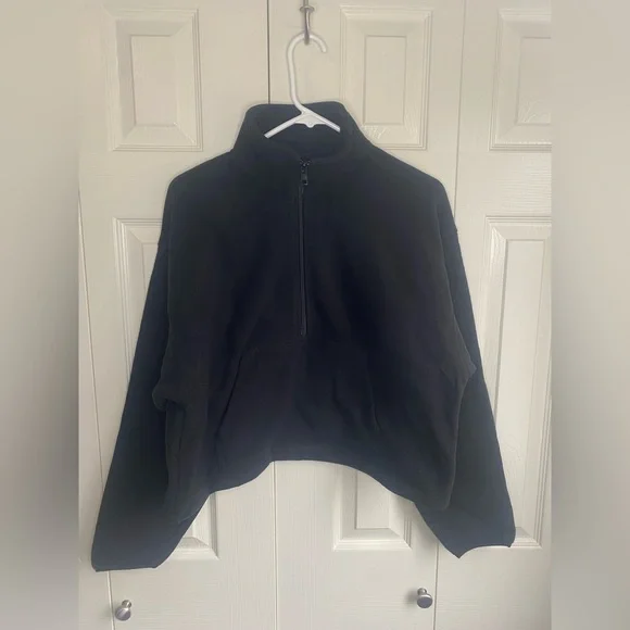 New Aritzia Black "Lena" TNA Cropped 1/2 Half-zip Fleece Sweater in size M - Picture 4 of 11